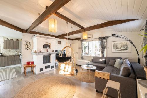 Pori Villa | Villa Einola- modern rivercottage