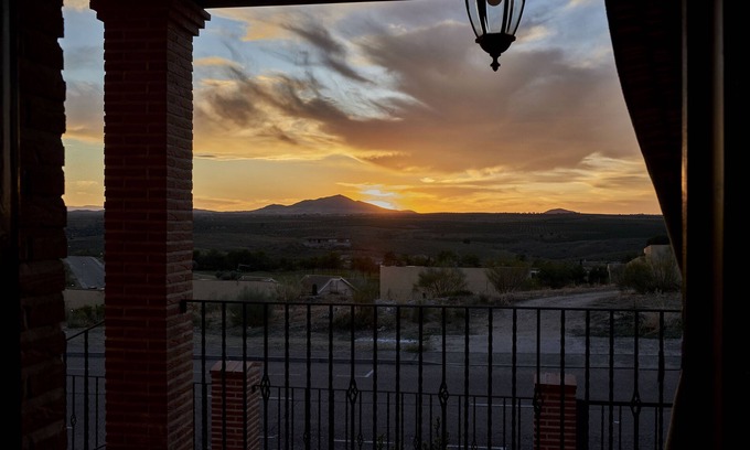 Layos Villa | Villa El Rosal del Pozo