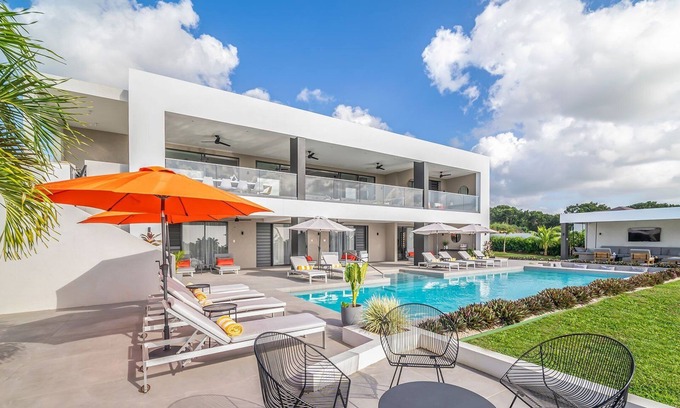 Weston Villa | Villa Elan - A Contemporary Style Villa