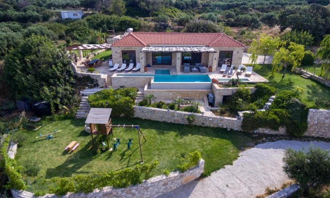 Karefiliana Villa | Villa Elena Chania
