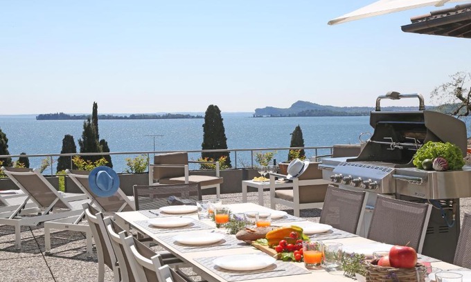 Gardone Riviera Apartment | Villa Elvira