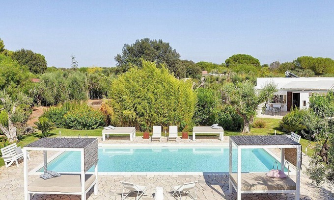 Sava Villa | Villa Enara: A modern and graceful one-story villa in a quiet position, surrounded by the Apulian countryside, with Free WI-FI.