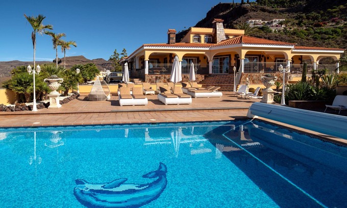 Monte Leon Villa | VILLA-VISTA-MAR with guest house