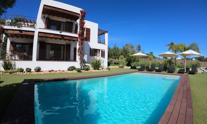 Sant Antoni de Portmany House | Villa, private pool, Wifi and barbecue, 15min from Ibiza, close to Cala Saladeta.