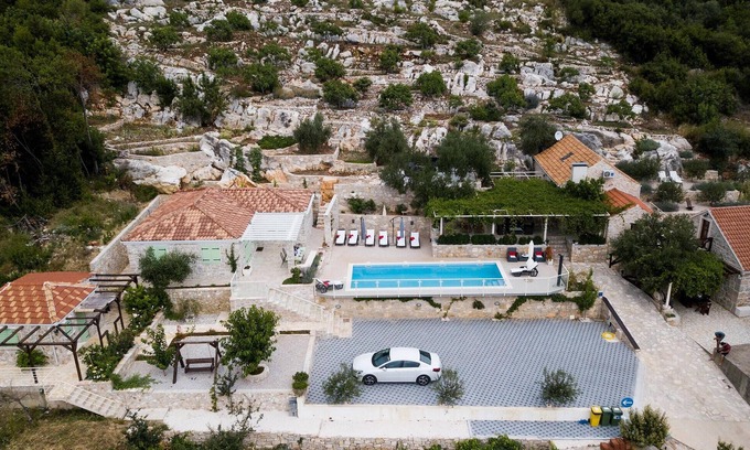 Stankovici House | Villa Estate de Nature