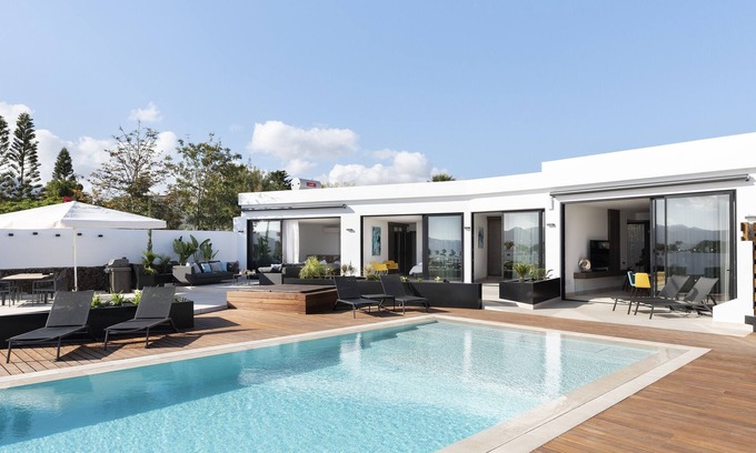Los Mojones Villa | Villa Estelinas - Luxurious 5 Bedroom Villa - Stunning Sea Views - Jacuzzi