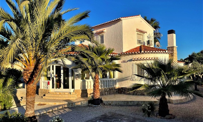 Molinell Villa | Villa Eva, beautiful detached villa with private pool, 500 m to the sandy beach