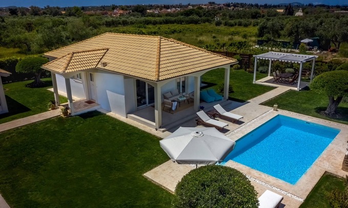 Melikia Villa | Villa Evanna Offers You The Luxury And Peace That You Deserve!