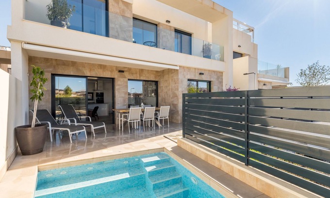 Los Montesinos Villa | Villa 'Exclusive Modern' with Lake View, Wi-Fi and Air Conditioning