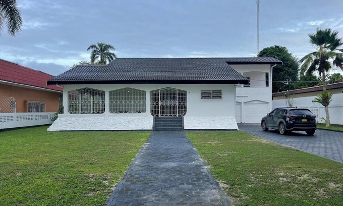 Paramaribo Villa | Villa Famirie 8-10 people