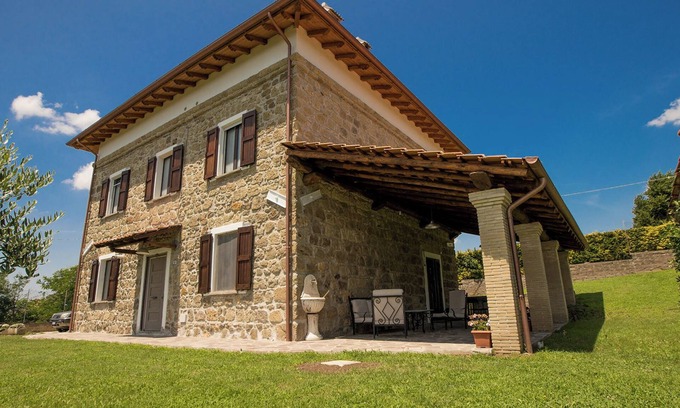 Riano Villa | Villa farmhouse North of Roma 25 min from P.za Del Popolo, train stat. Rm-Vt
