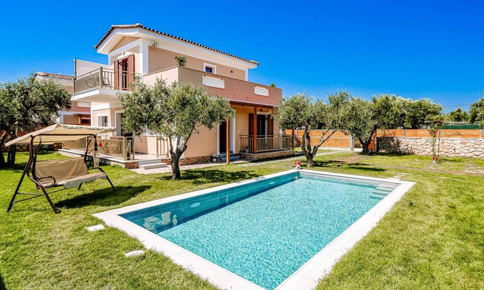 Zakynthos Town Villa | Villa Fiorita with private pool