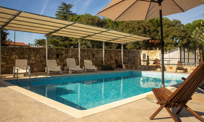 Matohanci House | VILLA FJORD Guest House with Pool