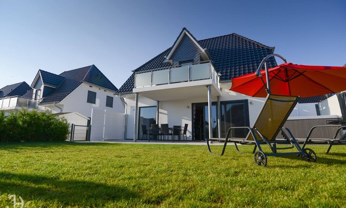 Muritz House | Villa Fleesenstrand am See | with outdoor whirlpool | Sky TV | Fireplace | sauna