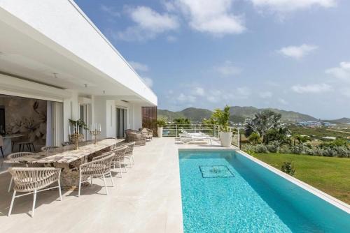 Orient Bay Villa | Villa Fleurs de Lys