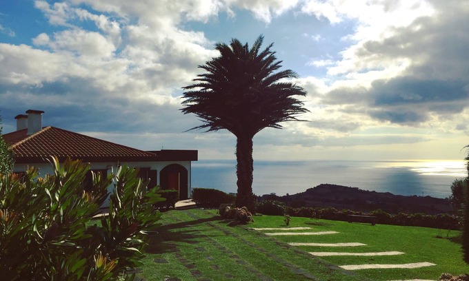 Lagoa House | Villa Flor do Monte - A view that will take your breathe away