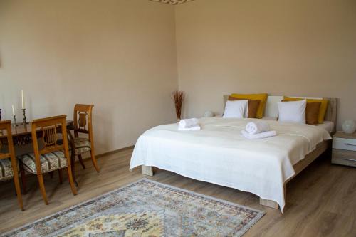 Kiskunmajsa Villa | Villa Flora