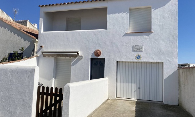 Saintes-Maries-de-la-Mer Villa | Villa village center
