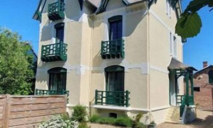 Verneuil-sur-Avre Villa | "villa Simple Abri"