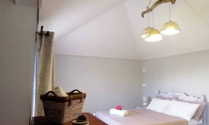 Bambous House | Villa-friendly: room Emma
