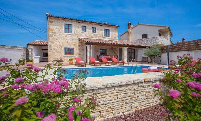 Valtura Villa | Villa Gina