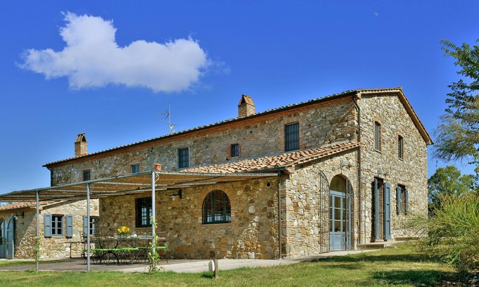 Casale Marittimo Villa | Villa Ginestra by Fantasia Villas