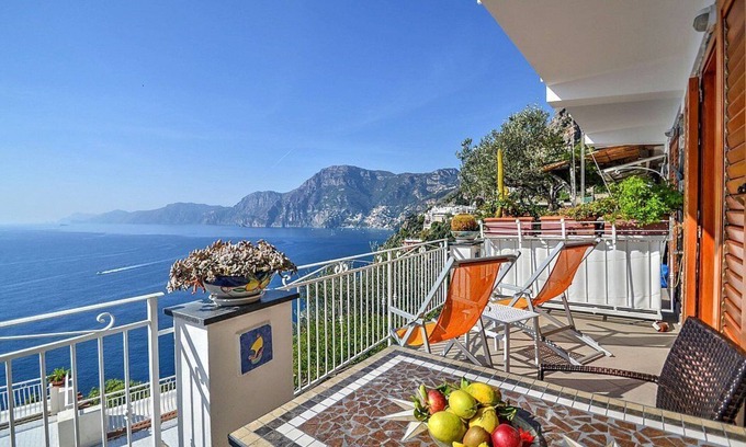 Praiano House | Villa Gisella B: A bright apartment which faces the sun and the sea, with Free WI-FI.