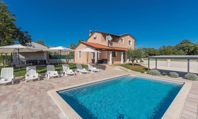 Tinjan Villa | Villa Gita with Private Pool