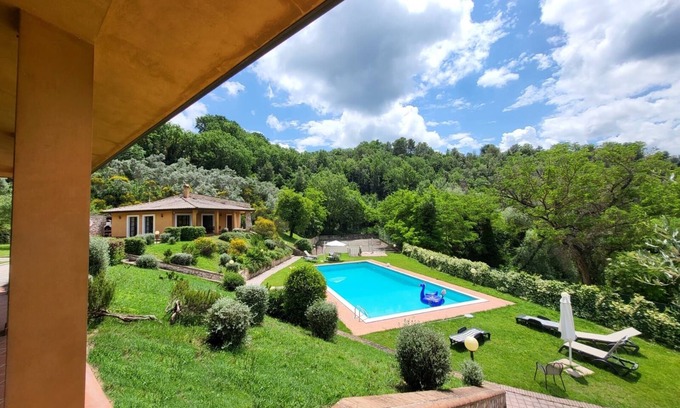 Bettona Villa | Villa Giulia in Bettona, Perugia, with Swimming Pool and Tennis Court