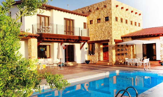 Anogyra Villa | Villa Grand Zeus