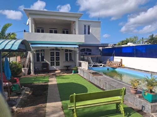 Midlands Ski Chalet | Villa GRANDE BAIE Geranuim La Croisette