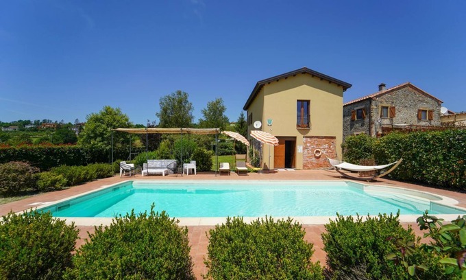 Aulla Villa | Villa Graziella - Six Bedroom Villa, Sleeps 12