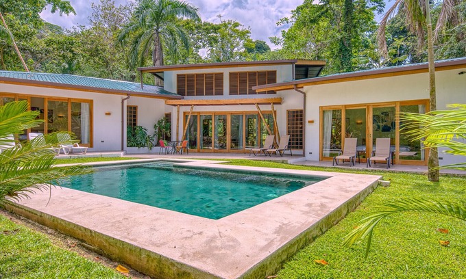 Chiguata Villa | Villa Habanera. stylish tropical villa with private pool