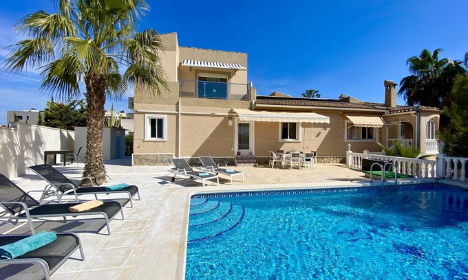 Los Balcones Villa | Villa happy Place - 4 Bed 4 Bath sleeps 9, Private Pool, Full Air con , WIFI