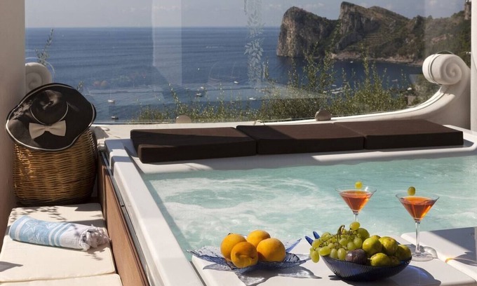 Sirenuse Villa | Villa il Glicine luxury stay on the sea