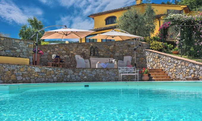 Casalguidi House | Villa il Gallo promoted By WeekHomes.com