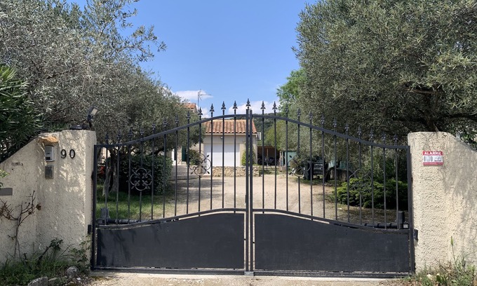 Rochefort-du-Gard House | Villa in a dead end, quiet, very well located.
