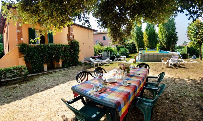 Cascine-La Croce Villa | Villa in Cascine-la Croce with 3 bedrooms sleeps 10