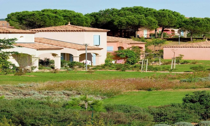 Homps House | Villa in France with Lake View and Private Pool