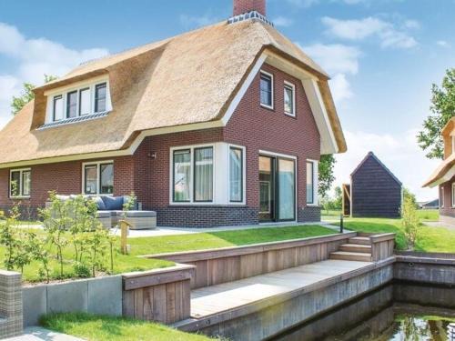 Idskenhuizen House | Villa in Friesland with Waterfront Jetty