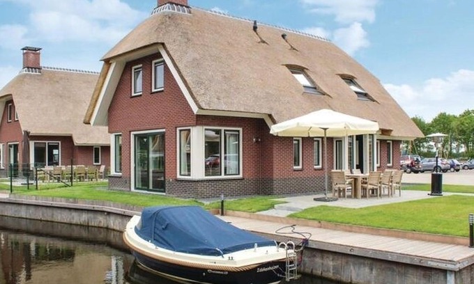Idskenhuizen House | Villa in Friesland with Sauna & Bubble Bath