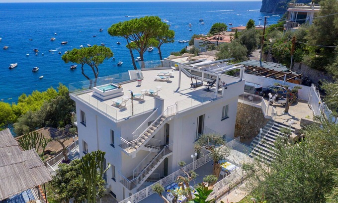 Sirenuse Villa | Villa in Nerano with 6 bedrooms sleeps 12