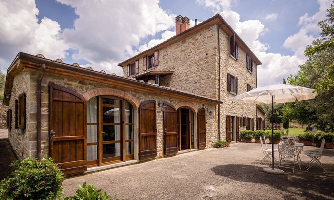 Pieve di Chio Villa | Villa in Pieve Di Chio with 8 bedrooms sleeps 17