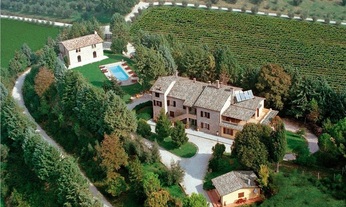 Ramazzano Villa | Villa in Ponte Felcino with 4 bedrooms sleeps 14