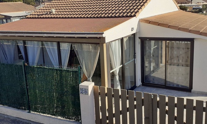 Vendres Villa | Villa in private residence with swimming pool, tennis court 600 metres from the sea