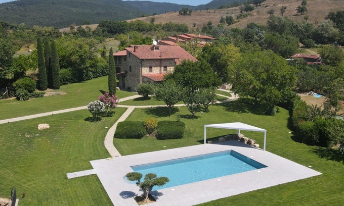 Bibbiena House | Villa in Tuscany with Pool & Panoramic Views