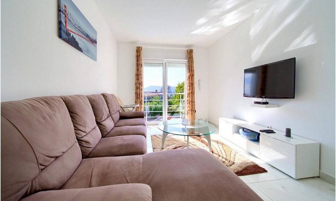 Milohnici Villa | Villa Isabella - Four Bedroom Villa with Swimming Pool