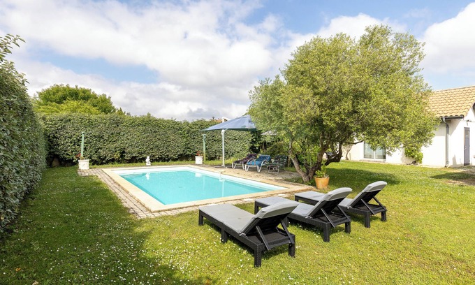 Saint-Julien-en-Born Villa | Villa 'Julien' with Shared Pool, Private Terrace and Wi-Fi