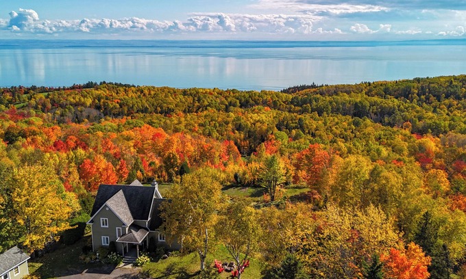 Pointe-au-Pic Villa | Villa Julie,53-acre domain with spectacular views on the river,2-km hiking trail