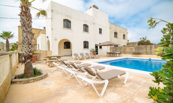 Ta' Għammar Villa | Villa Kannella Lussu - 4 Bedroom Villa - Beautiful Stone Pool Area - Perfect.